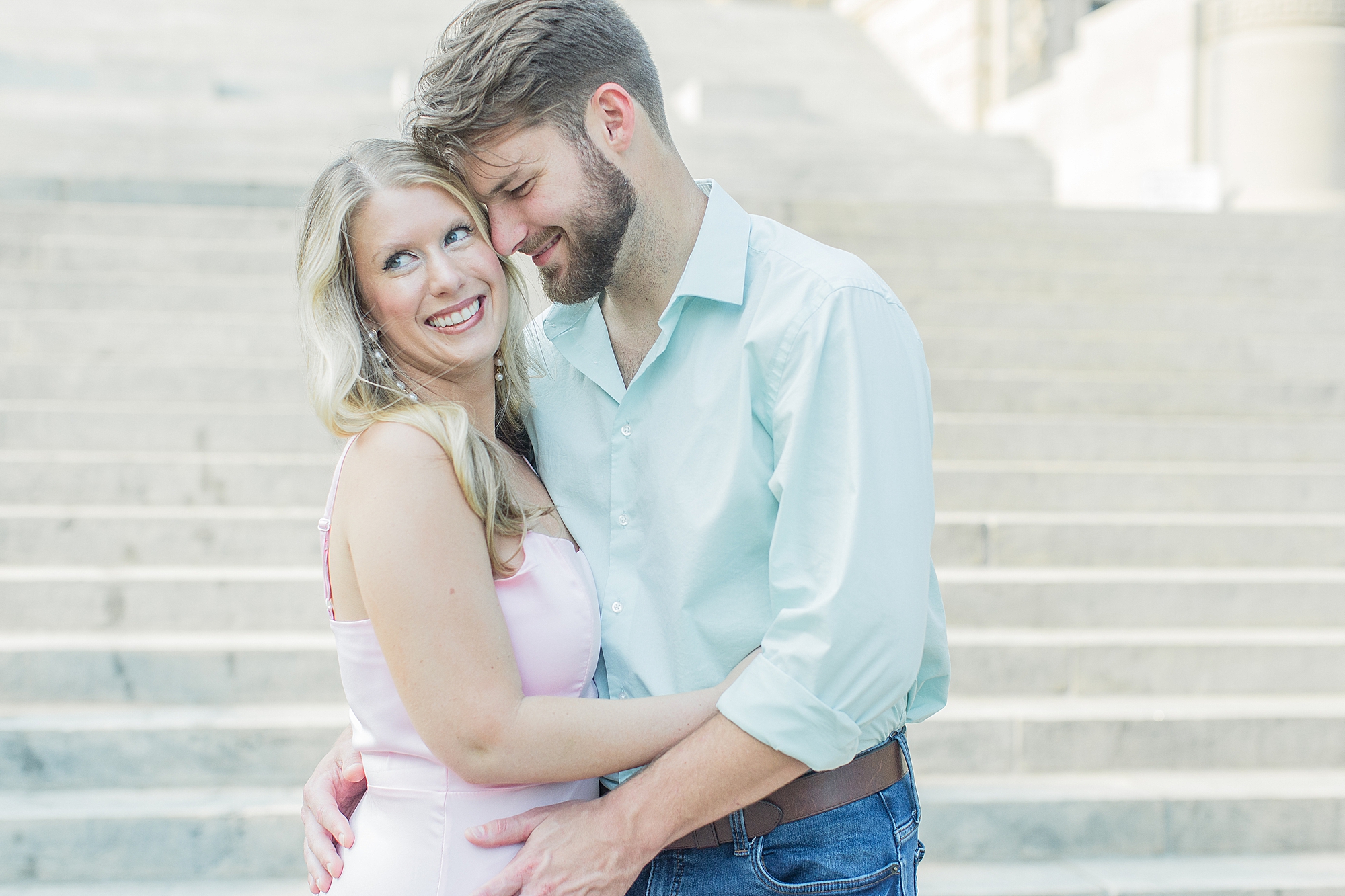 spring engagement session at the Mississippi State Capitol
